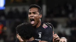 Alex Sandro em açao com a camisa da Juventus.