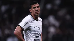 Zagueiro entrou com uma ação contra o Timão