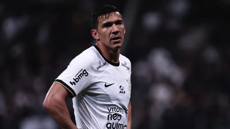 Zagueiro entrou com uma ação contra o Timão