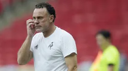 Treinador deve utilizar o terceiro goleiro contra o Atlético-GO