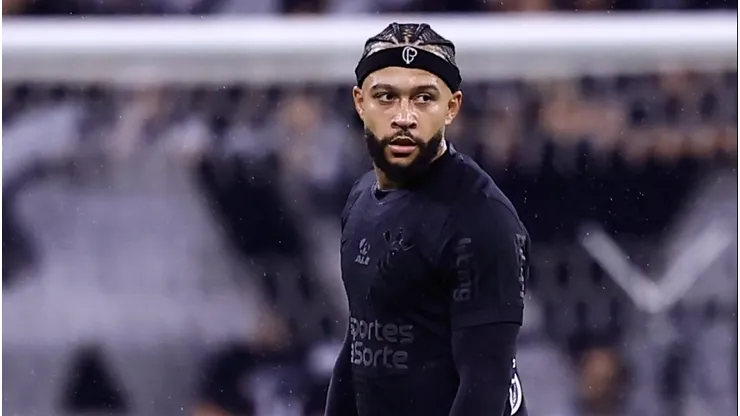 Memphis Depay passou mal antes de Corinthians x Palmeiras.