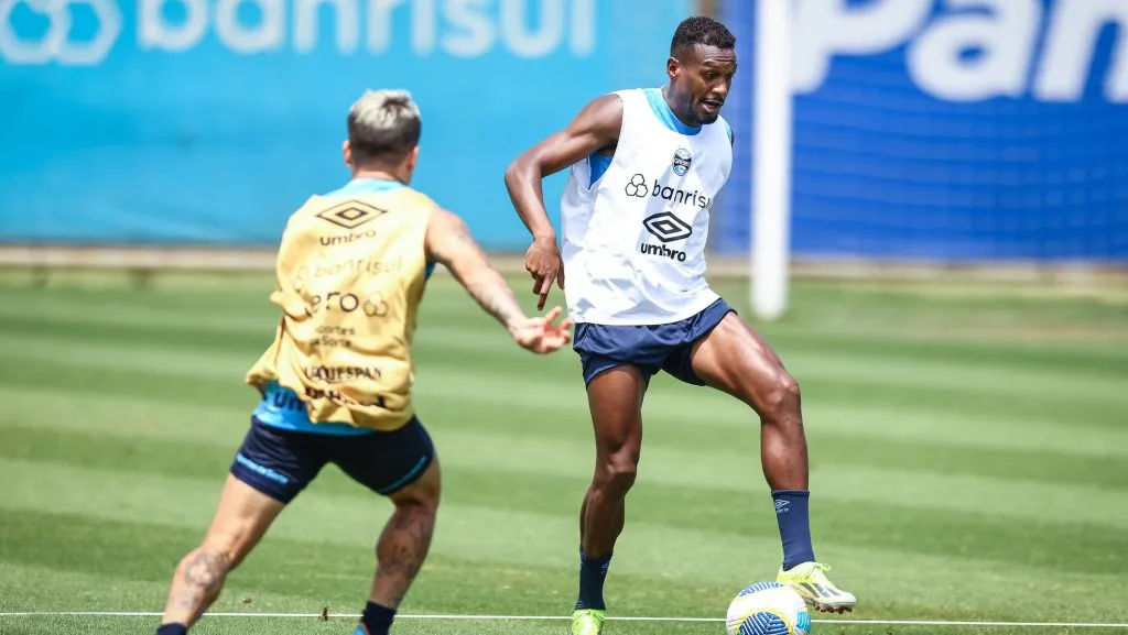 Soteldo e Edenílson em treino no CT Luiz Carvalho. A dupla é peça-chave de Renato Portaluppi – FOTO: LUCAS UEBEL/GREMIO FBPA