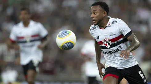 São Paulo busca lateral do Vitória para vaga de Welington em 2025
