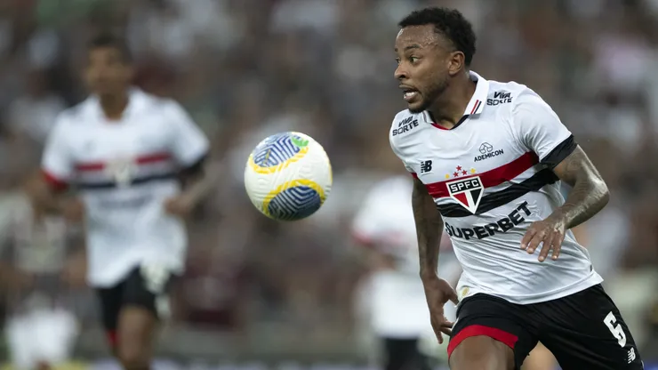 São Paulo busca lateral do Vitória para vaga de Welington em 2025