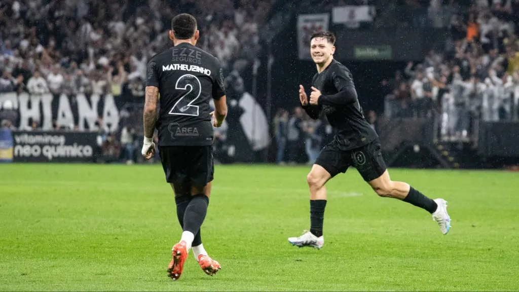 Rodrigo Garro comemorando. Foto: Rodilei Morais/Fotoarena/IMAGO