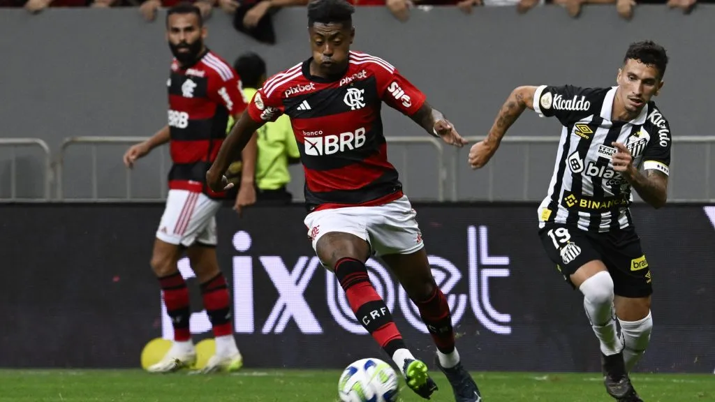 Bruno Henrique contra o SantosFoto: Mateus Bonomi/AGIF