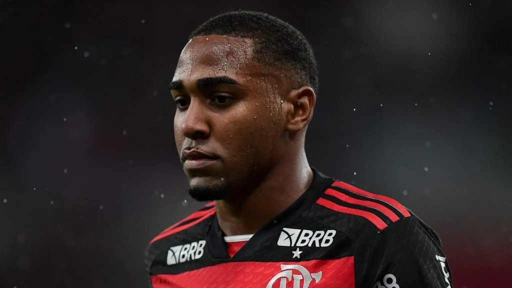 Lorran perde espaço no Flamengo – Foto: Thiago Ribeiro/AGIF