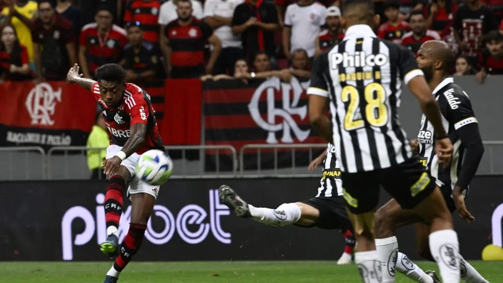 Bruno Henrique em Flamengo x Santos em 2023. Foto: Mateus Bonomi/AGIF