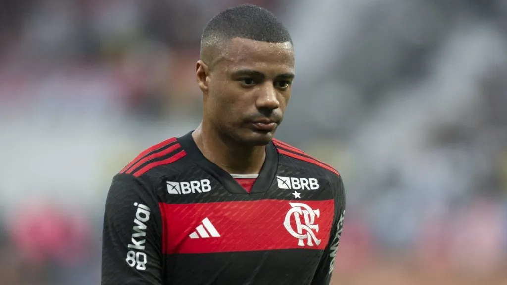 Foto: Anderson Romao/AGIF – De La Cruz não vem jogando pelo Flamengo por estar lesionado