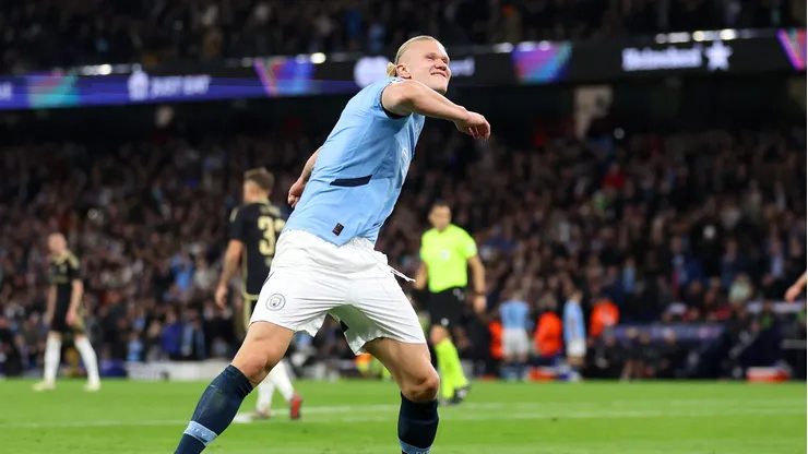 Erling Haaland comemora gol pelo Manchester City em partida da UEFA Champions League diante do Sparta Praha. (Photo by Carl Recine/Getty Images)