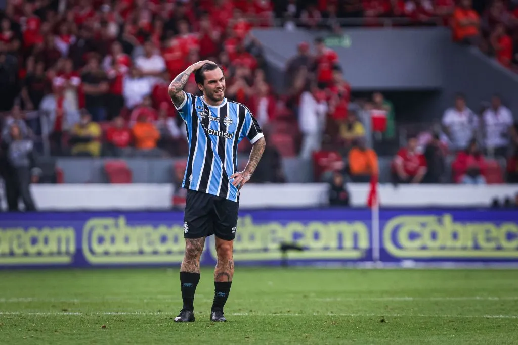 Nathan deverá ser emprestado pelo Grêmio (Foto: Maxi Franzoi/AGIF)