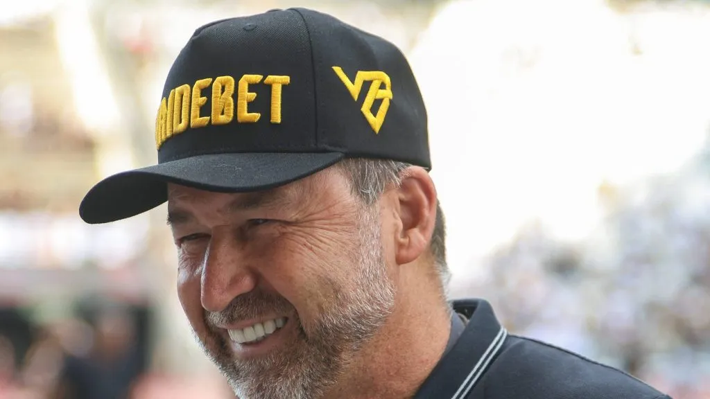 Foto: TomzÃ Fonseca/Thenews2/imago images – Augusto Melo, presidente do Timão, demitiu o técnico português após resultados ruins no Campeonato Brasileiro.