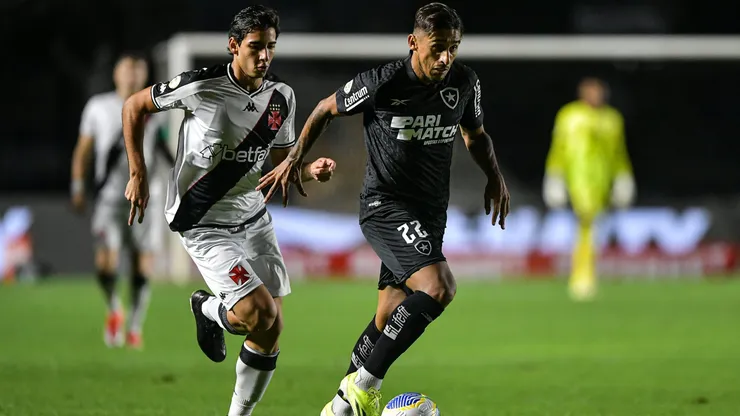 Damian Suarez jogador do Botafogo durante partida contra o Vasco no Estádio São Januário pelo Campeonato Brasileiro A 2024. Foto: Thiago Ribeiro/AGIF