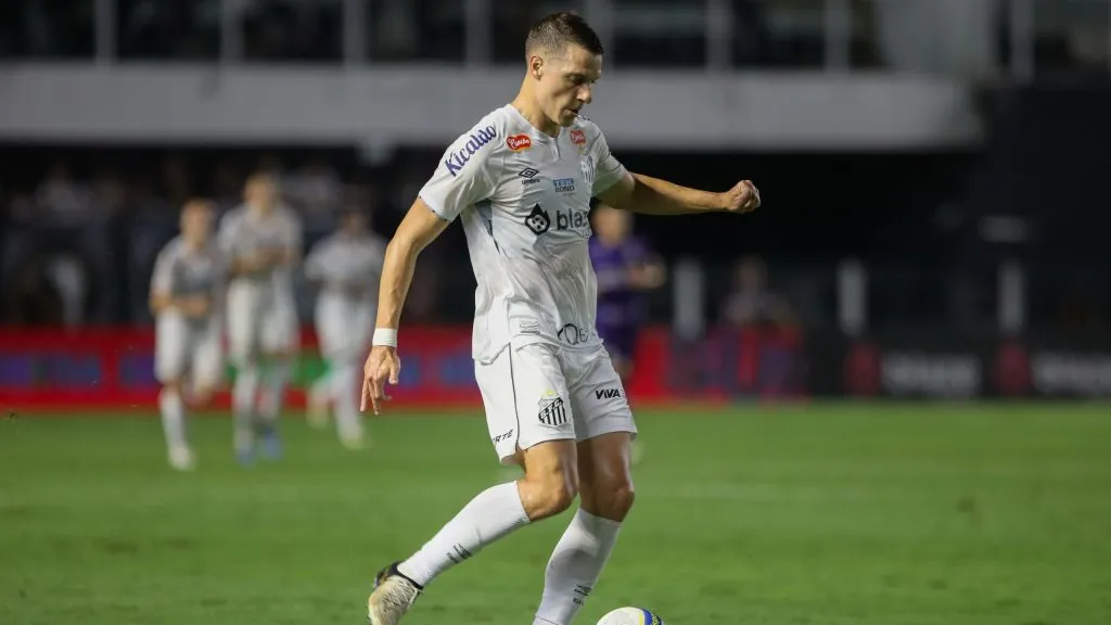 Julio Furch vai deixar o Santos no final da temporada – Foto: Reinaldo Campos/AGIF