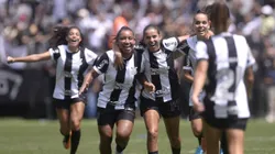 Jogadoras do Corinthians comemoram golação de Duda Sampaio contra o Sao Paulo no Campeonato Paulista 2024