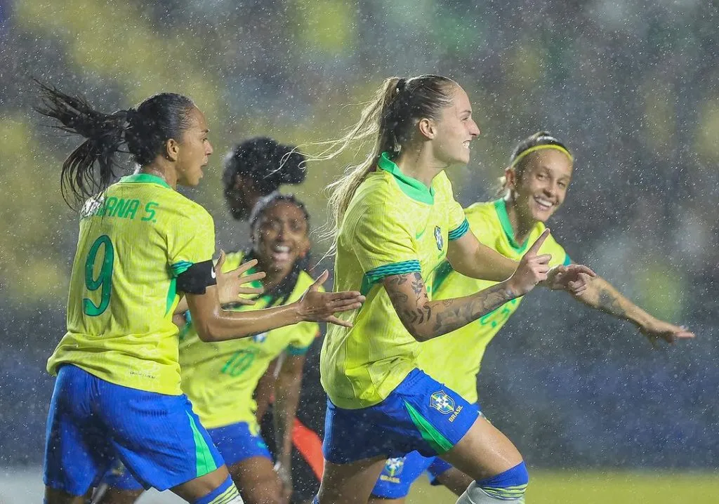 Jogadoras, da Seleção Brasileira comemoraram golaço de Isa Haas, sobre a Colômbia no amistoso da Copa do Mundo 2027. Foto: Lilian Villas Boas/CBF