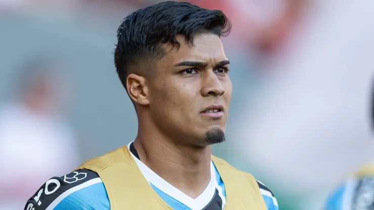 Arezo celebra oportunidade no Grêmio e manda recado para torcida: “Até o fim”