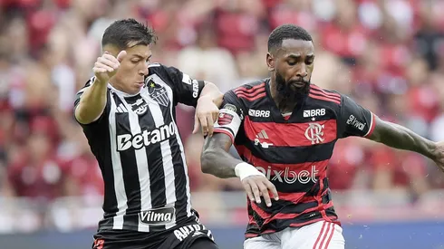 Foto: Alexandre Loureiro/AGIF - Gerson em disputa de bola