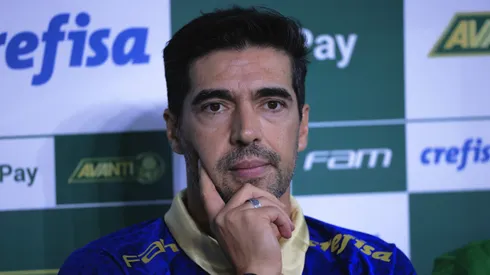 Treinador português prepara mudança no time titular