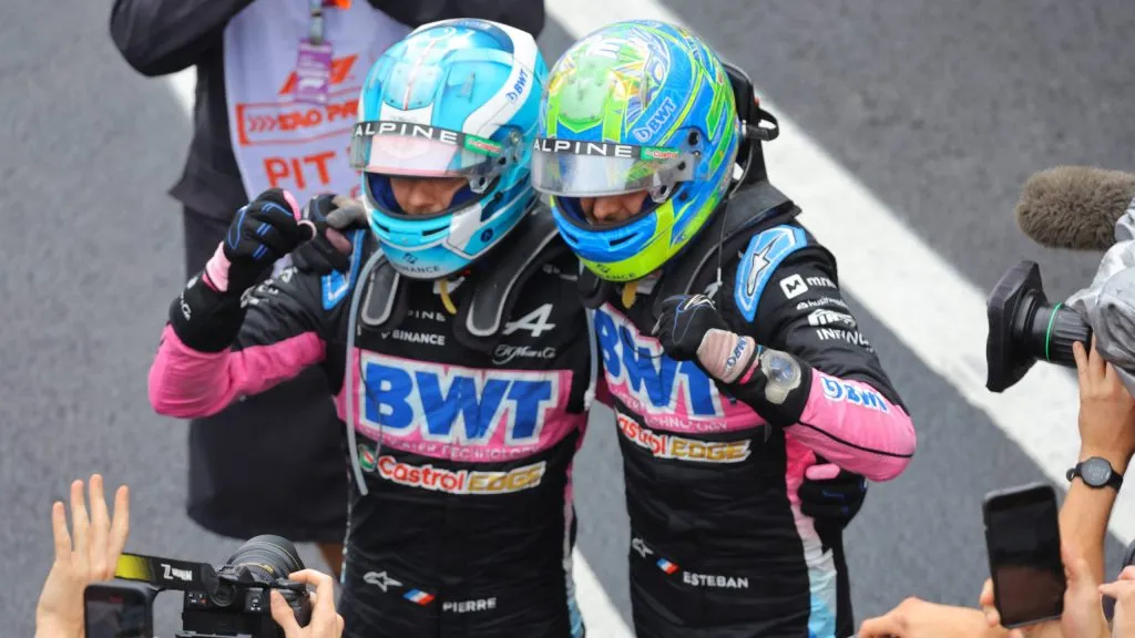 Esteban Ocon e Pierre Gasly após a corrida em Interlagos