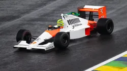 Hamilton em Interlagos pilotando o MP4/5B