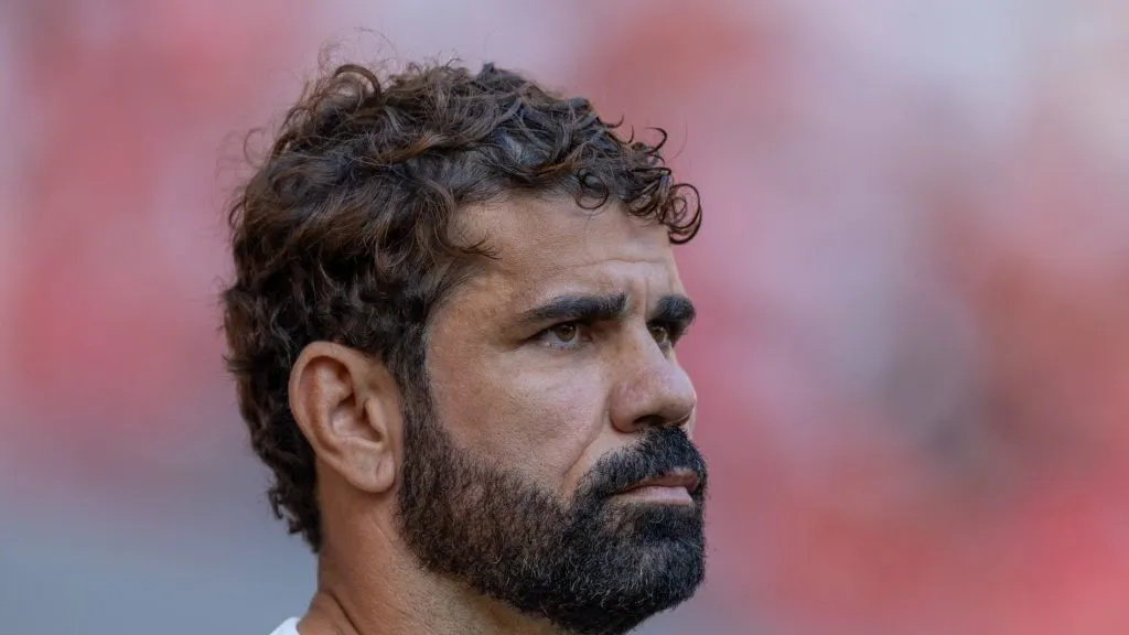 Foto: Liamara Polli/AGIF – Diego Costa não deve renovar com o Imortal e torcida atacante ideal para ser contratado.