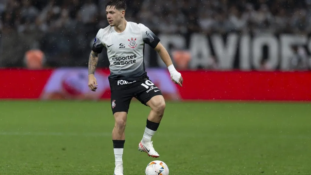 Rodrigo Garro durante partida. Foto: Anderson Romão/AGIF