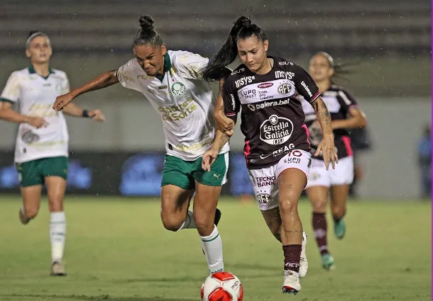 Palmeiras e Ferroviária protagonizaram momentos de tensão na partida da semifinal do Campeonato Paulista Feminino. Foto: Célio Messias/Centauro ; Rodrigo Corsi/FPF
