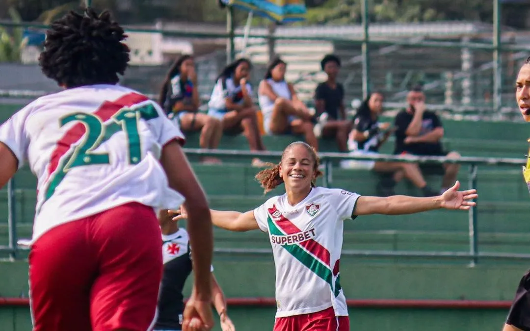 Camila, jogadora do Fluminense, comemora seu primeiro gol vestindo a Tricolor. Foto: Marina Garcia/FFC
