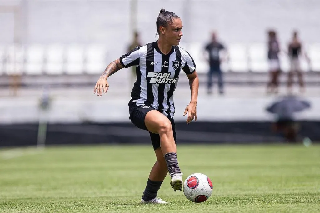 Bárbara Melo, lateral-direita do Botafogo minutos antes de marcar seu gol contra o Flamengo no Carioca Feminino. Foto: Arthur Barreto/Botafogo