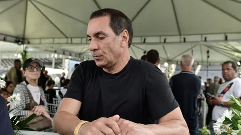 RJ - Rio de Janeiro - 09/01/2023 - ROBERTO DINAMITE, VELORIO - Edmundo ex-jogador durante velorio do ex-jogador de futebol Roberto Dinamite, realizado no estadio de Sao Januario. Roberto Dinamite considerado um dos maiores idolos do Vasco da Gama faleceu aos 68 anos no domingo (8) em decorrencia de um Tumor. Foto: Thiago Ribeiro/AGIF