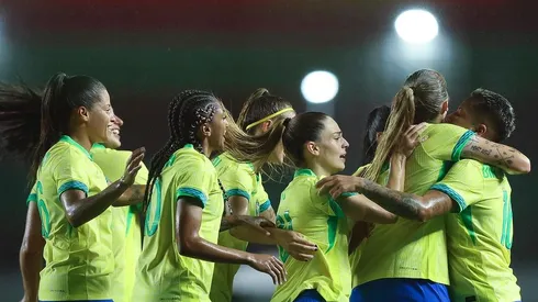 A Seleção Feminina de Arthur Elias, comemora a vitória de 3 a 1 no segundo amistoso contra a Colômbia no Estádio Kleber Andrade pela Copa do Mundo 2027