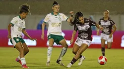 Equipe da Ferroviária, disputa lance com as adversárias do Palmeiras na semifinal do Campeonato Paulista Feminino 2024, na Fonte Luminosa