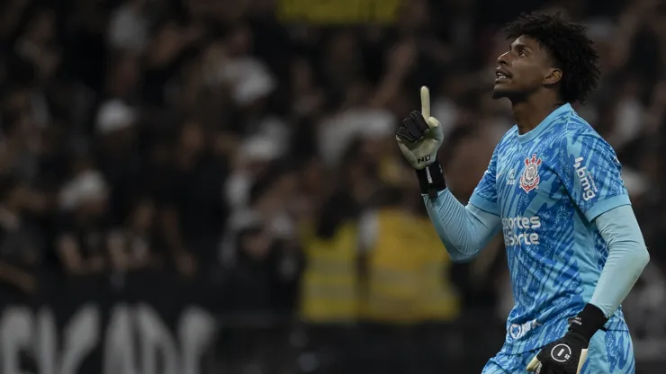 Hugo Souza quer seguir na equipe para 2025