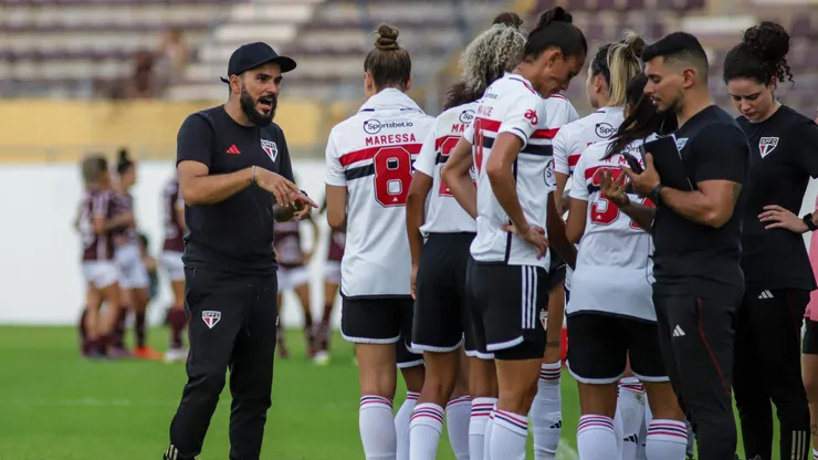 Thiago Viana, tecnico do Sao Paulo durante partida contra o Ferroviaria no estadio Fonte Luminosa pelo campeonato Brasileiro Feminino