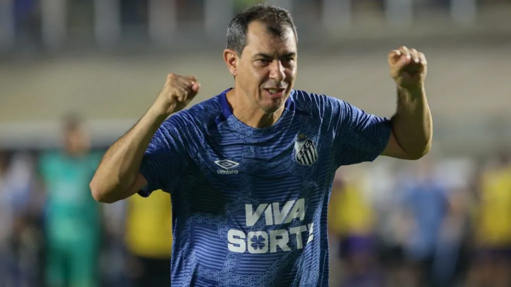 Fábio Carille em jogo do Santos