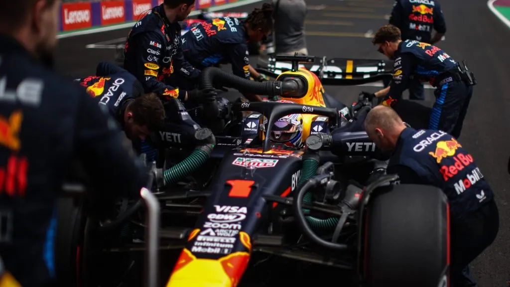 Verstappen e equipe da Red Bull no GP de São Paulo