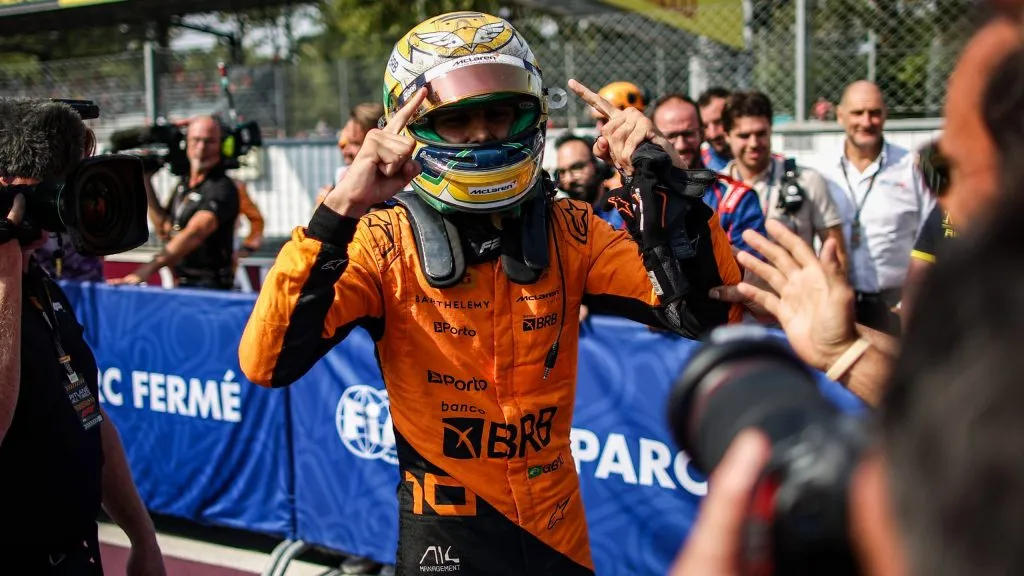 Bortoleto comemorando vitória na F2 em Monza