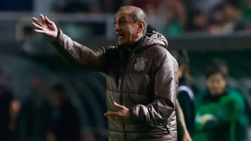 Ramón Díaz durante partida. Foto: Luiz Erbes/AGIF