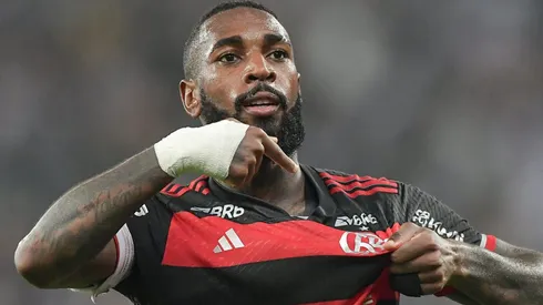 Gerson durante partida entre Flamengo e Vasco, pelo Campeonato Brasileiro, no Maracanã.