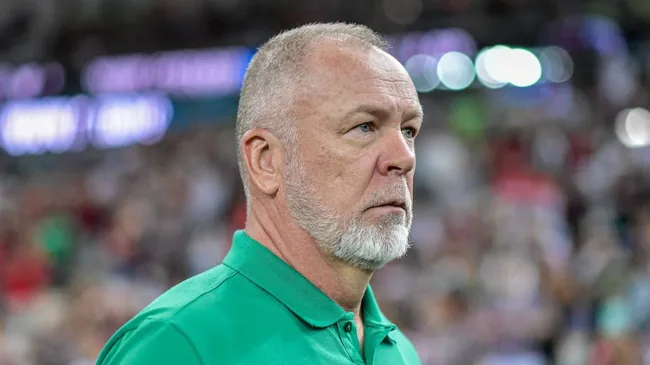 Foto: Thiago Ribeiro/AGIF –  Mano Menezes, técnico do Fluminense, durante partida contra o Grêmio no estadio Maracanã pelo Brasileirão Série A