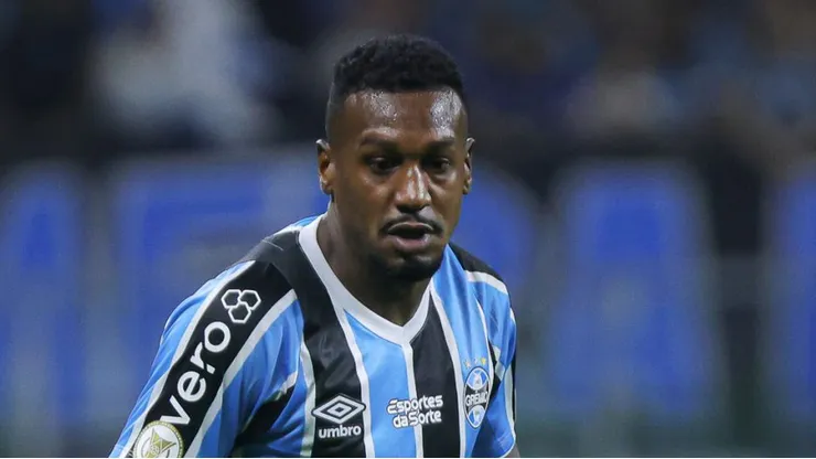 Edenílson, jogador do Grêmio, em ação pelo Brasileirão Série A