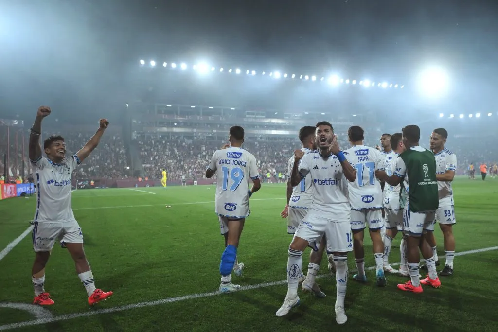 Jogadores da Raposa comemoraram a classificação. (Photo by Marcelo Endelli/Getty Images)
