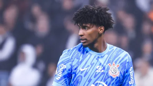 Hugo Souza, goleiro que pertence ao Flamengo, atuando pelo Corinthians