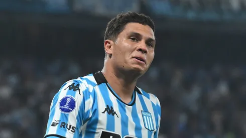 Quintero, meia do Racing, da Argentina, em ação contra o Corinthians na Sul-Americana