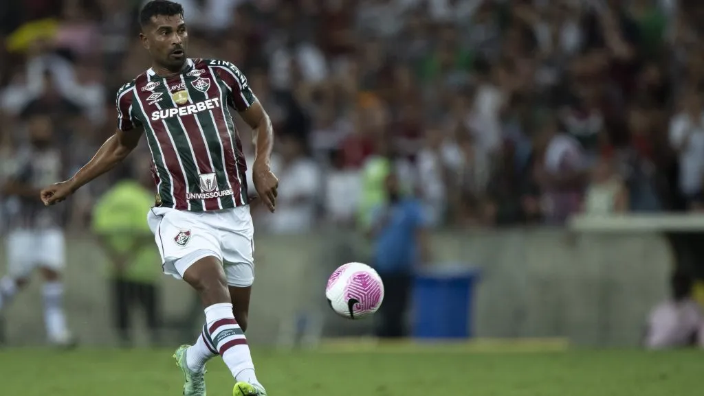 Thiago Santos em ação pelo Tricolor Carioca – Foto: Jorge Rodrigues/AGIF