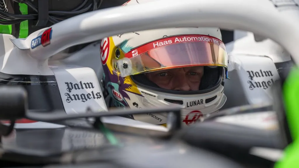 Magnussen em assento pela Haas