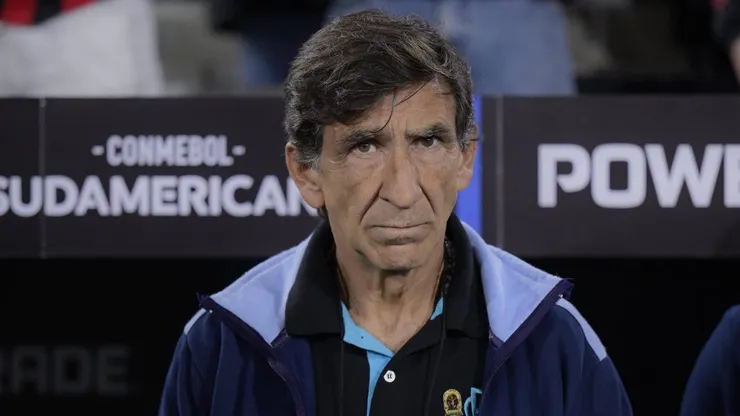 Técnico do Racing ousa em projeção para a final