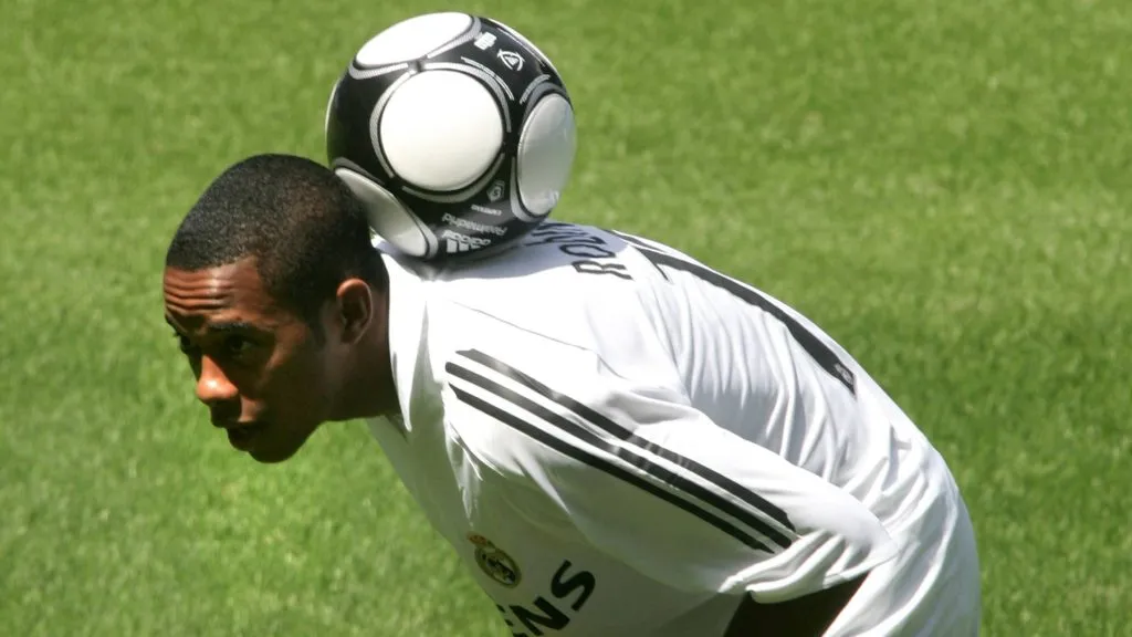 Robinho voltou a jogar bola – Foto: IMAGO / Newscom / El Pais