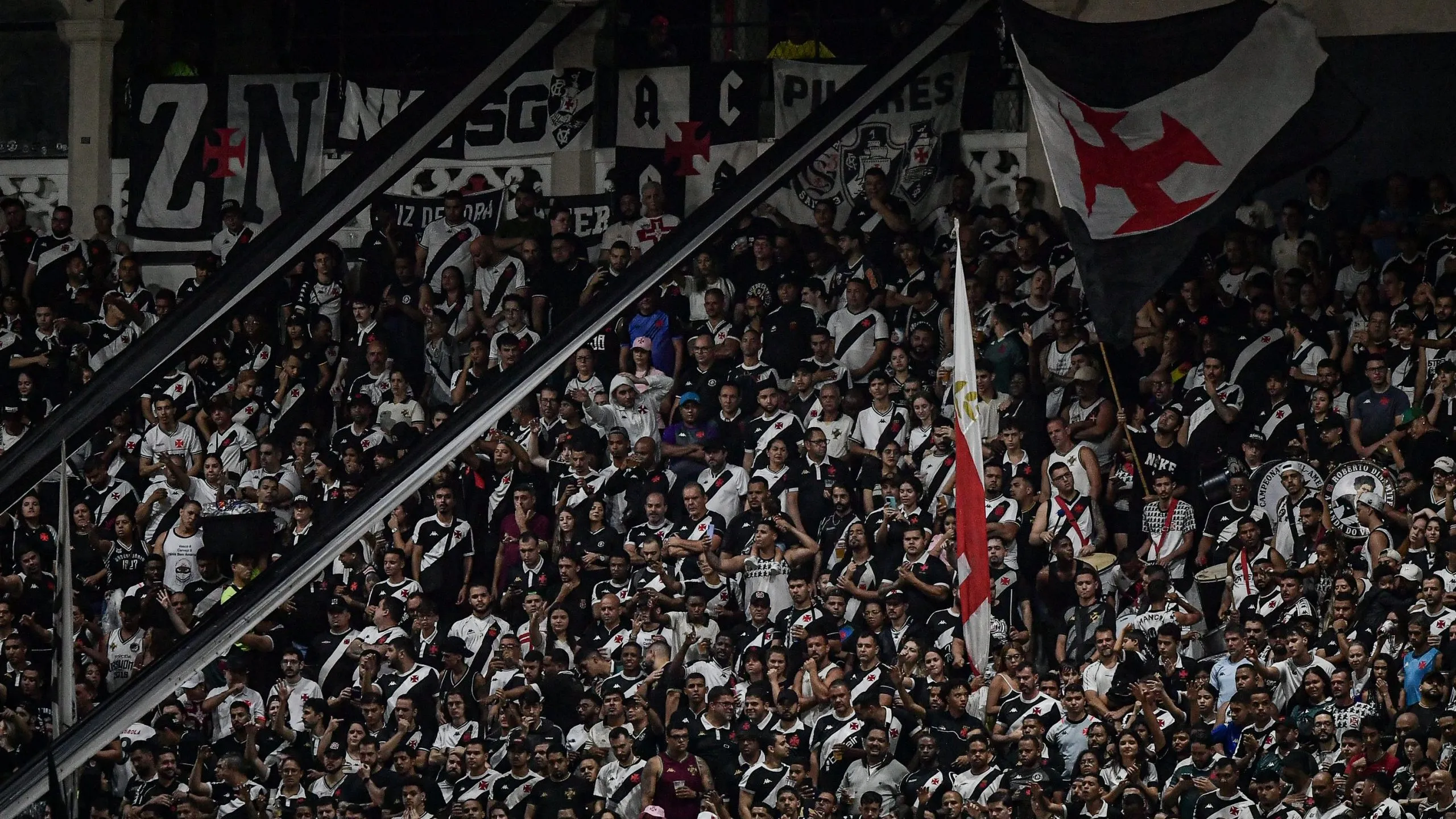 Justiça prorroga suspensão de dívidas e dá fôlego ao Vasco. Foto: Thiago Ribeiro/AGIF